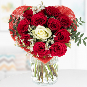 Flower Bouquet Rosenkuss in Heart Shape