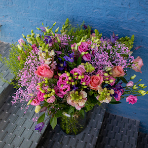 Buy a large flower bouquet Buy a large flower bouquet