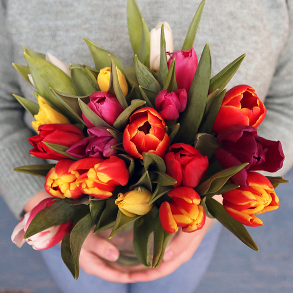 Buy a flower bouquet in winter